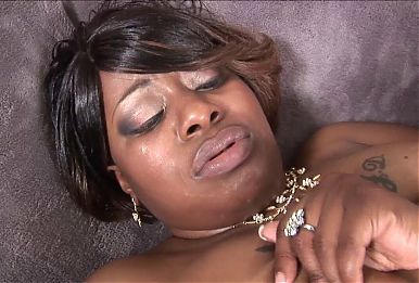 Brownie Deluxxx ebony skin bbw fucks black cock